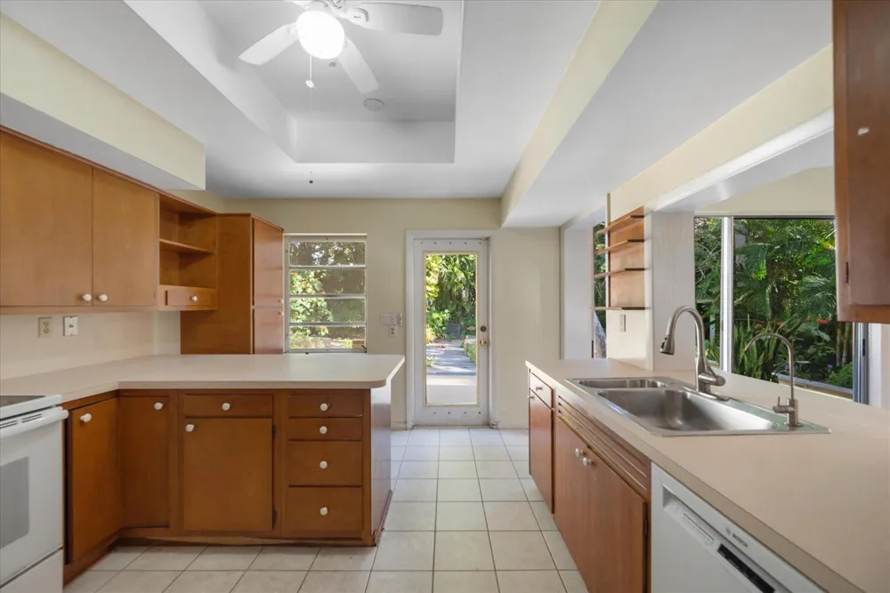 2422 Via Lucindia Drive Sewalls Point, FL 34996