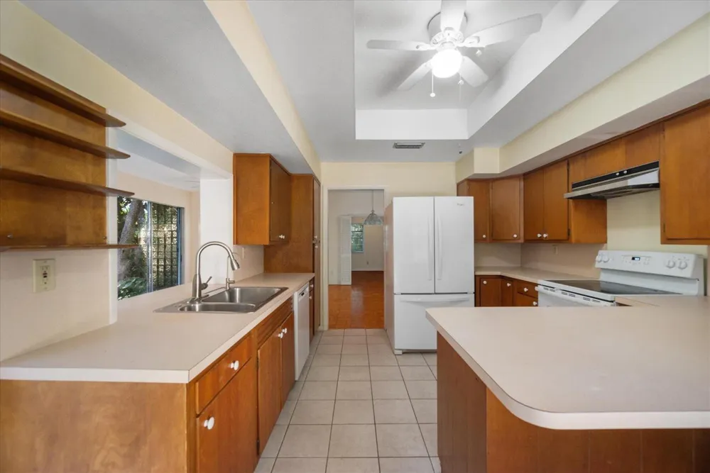 2422 Via Lucindia Drive Sewalls Point, FL 34996