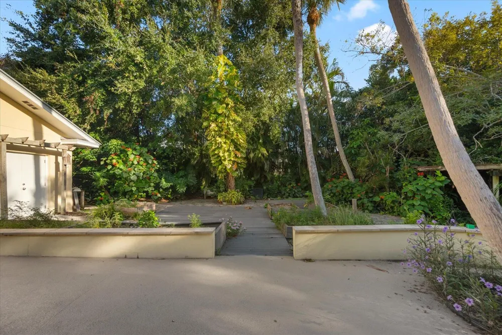 2422 Via Lucindia Drive Sewalls Point, FL 34996