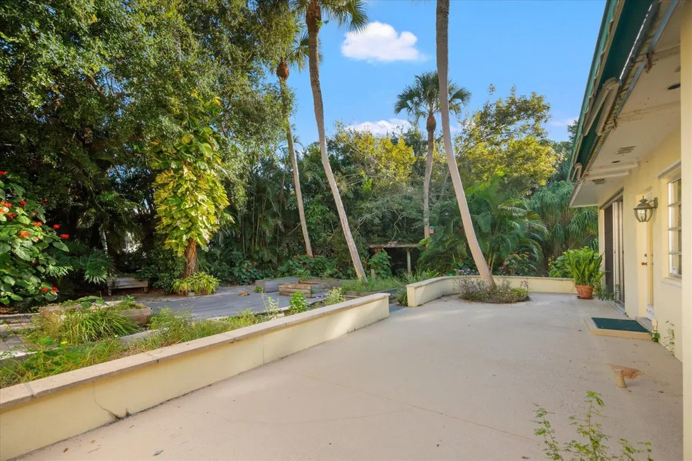 2422 Via Lucindia Drive Sewalls Point, FL 34996