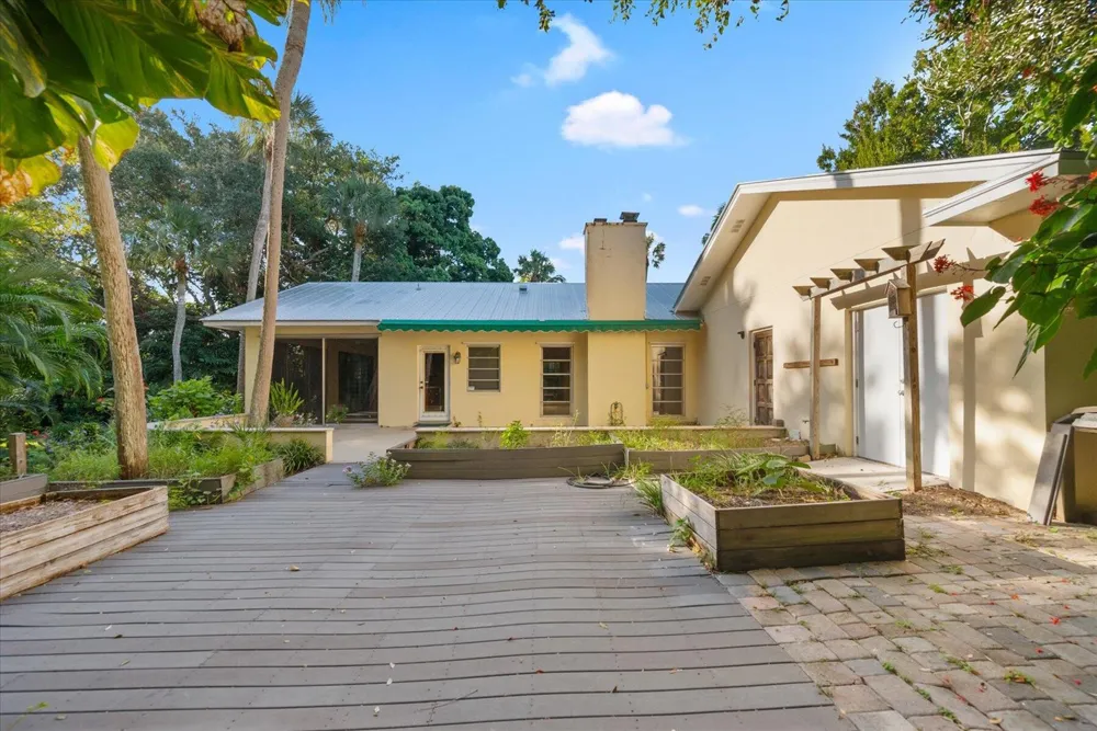 2422 Via Lucindia Drive Sewalls Point, FL 34996