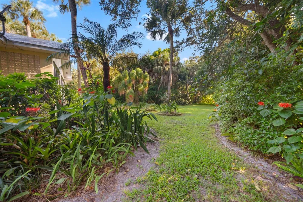 2422 Via Lucindia Drive Sewalls Point, FL 34996