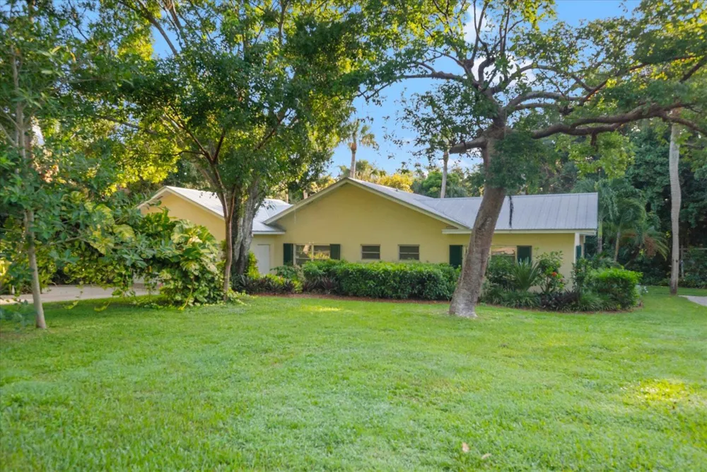 2422 Via Lucindia Drive Sewalls Point, FL 34996