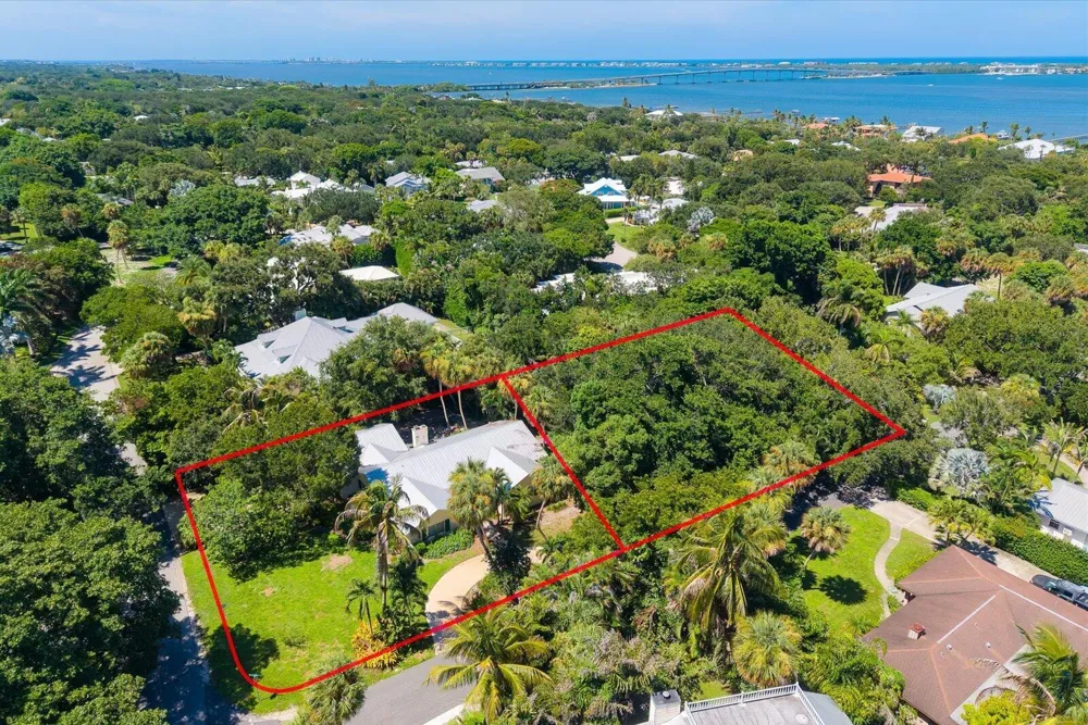 2422 Via Lucindia Drive Sewalls Point, FL 34996