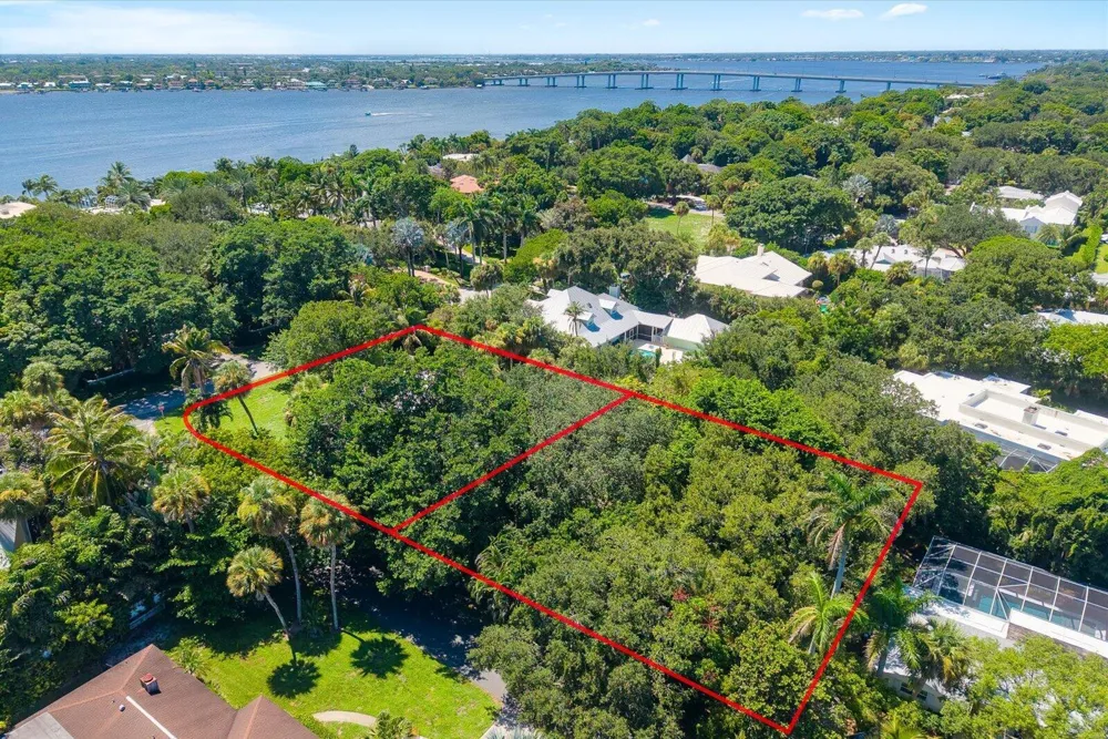 2422 Via Lucindia Drive Sewalls Point, FL 34996