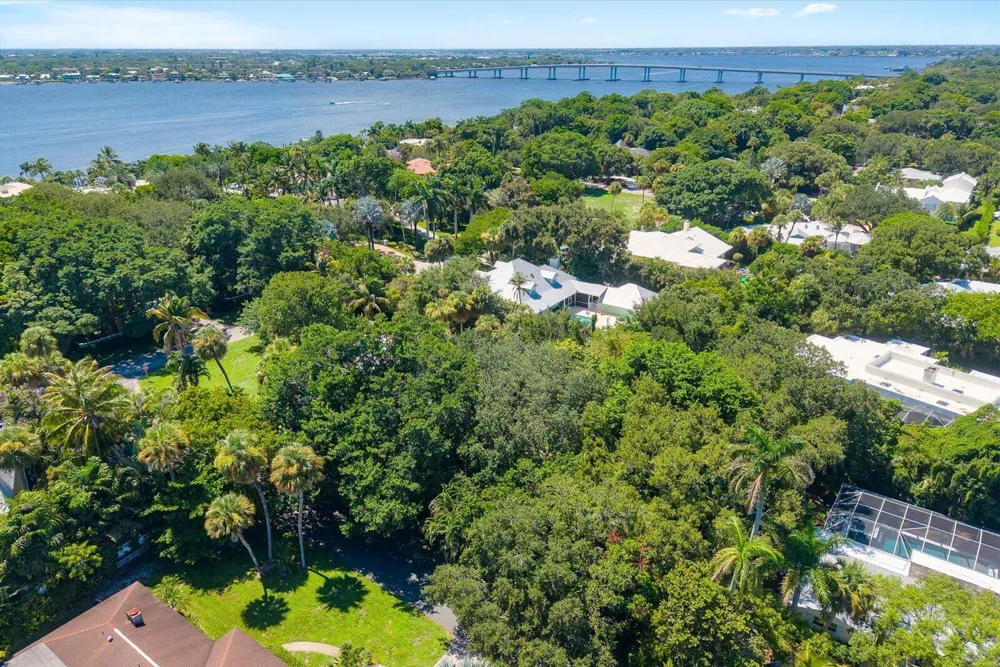 2422 Via Lucindia Drive Sewalls Point, FL 34996