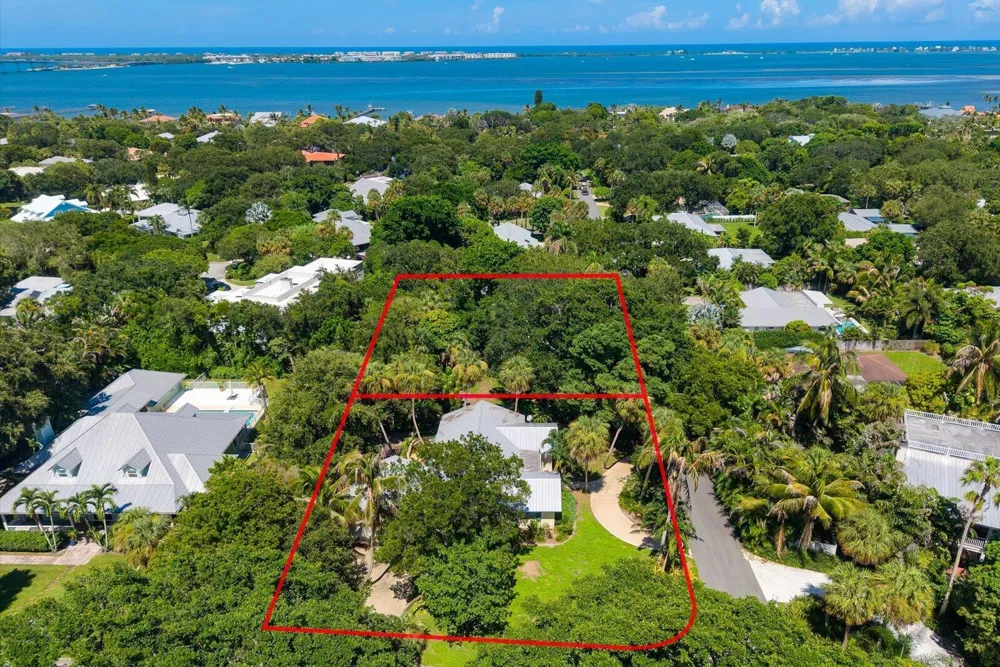2422 Via Lucindia Drive Sewalls Point, FL 34996