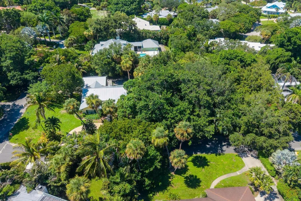 2422 Via Lucindia Drive Sewalls Point, FL 34996
