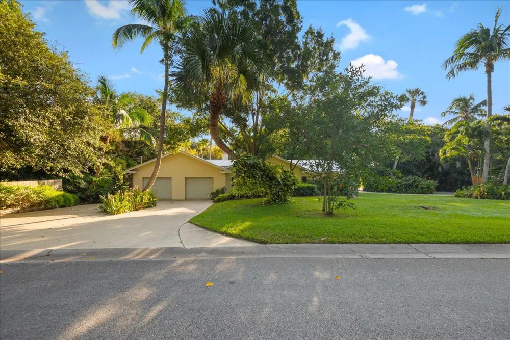 2422 Via Lucindia Drive Sewalls Point, FL 34996