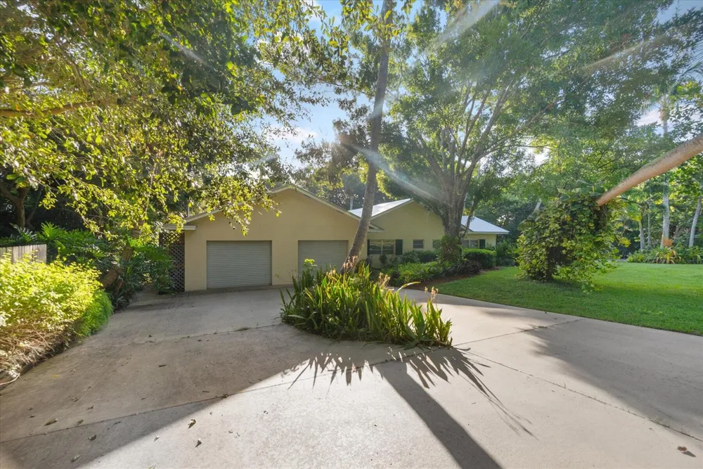 2422 Via Lucindia Drive Sewalls Point, FL 34996