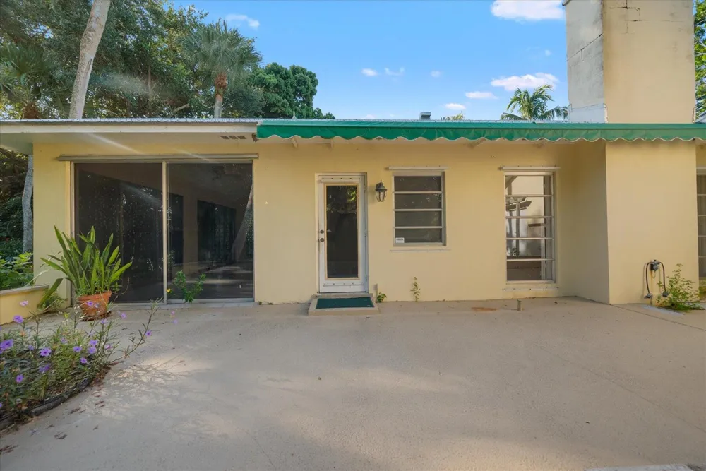 2422 Via Lucindia Drive Sewalls Point, FL 34996