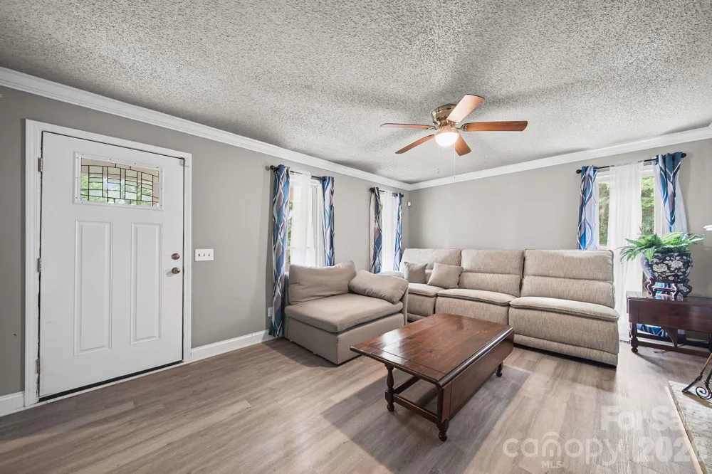 261 Lakeside Drive Hartsville, SC 29550