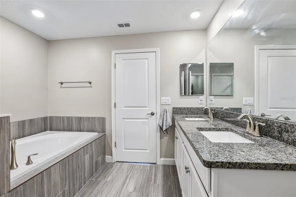 17448 RADIANT SHINE WAY Lutz, FL 33558