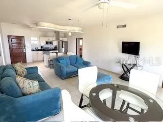 CANDELERO DRIVE PALMAS DORADAS #519 Humacao, PR 00791