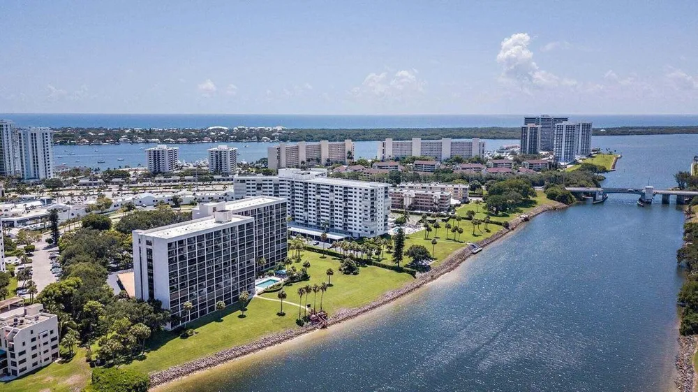 356 GOLFVIEW ROAD #405 North Palm Beach, FL 33408