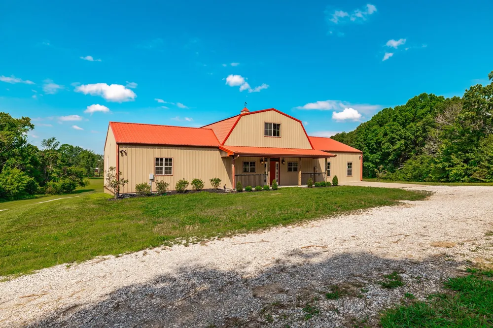 2726 New Hall Rd Greenbrier, TN 37073