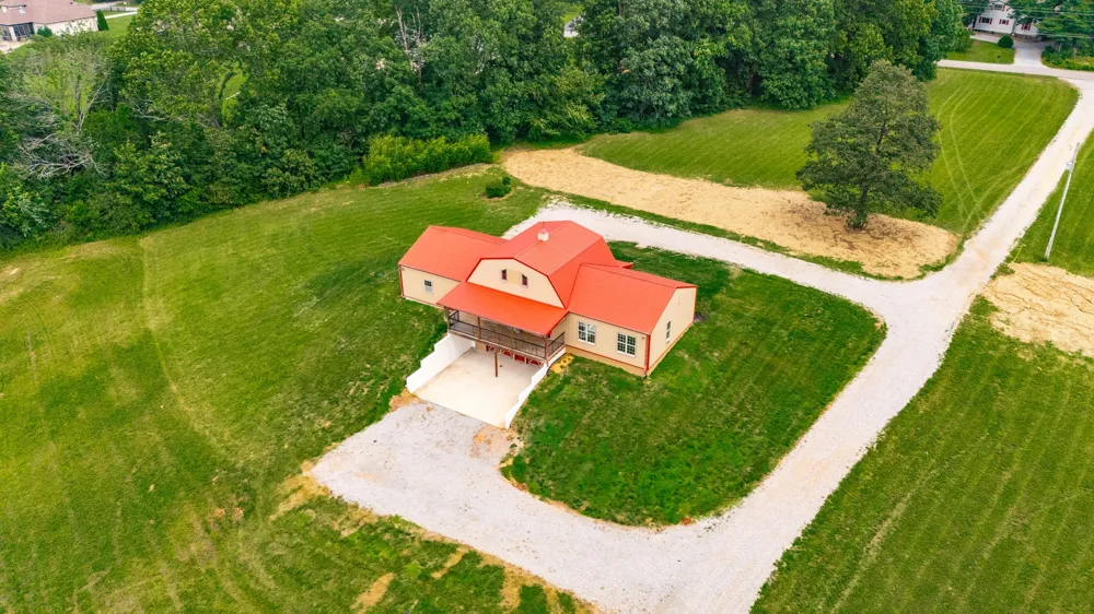 2726 New Hall Rd Greenbrier, TN 37073