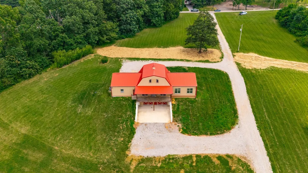2726 New Hall Rd Greenbrier, TN 37073