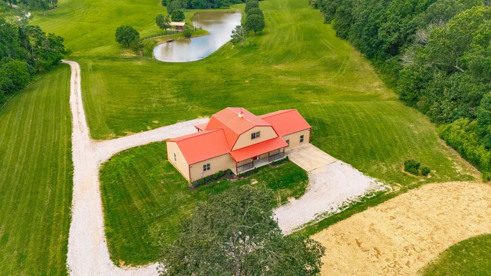 2726 New Hall Rd Greenbrier, TN 37073