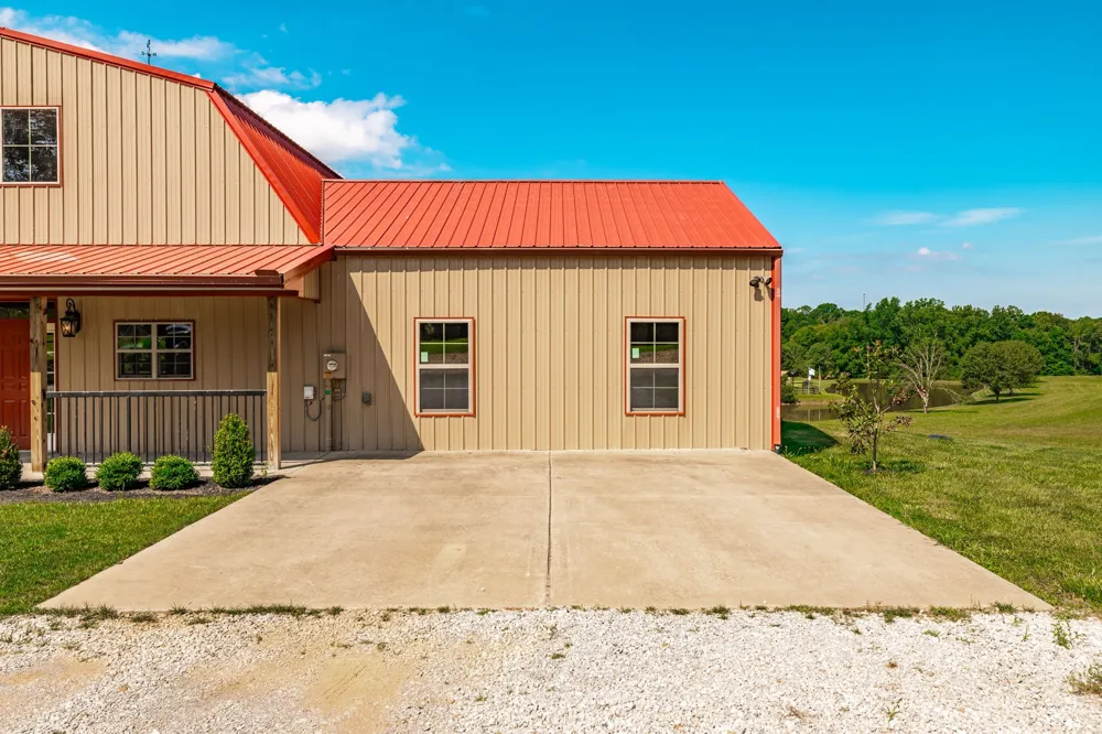 2726 New Hall Rd Greenbrier, TN 37073