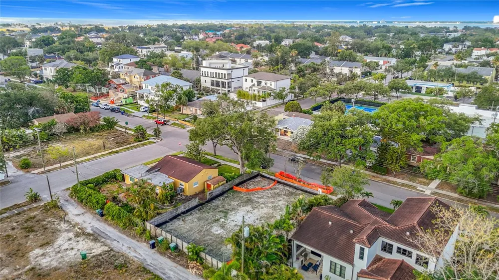 329 COLUMBIA DRIVE Tampa, FL 33606