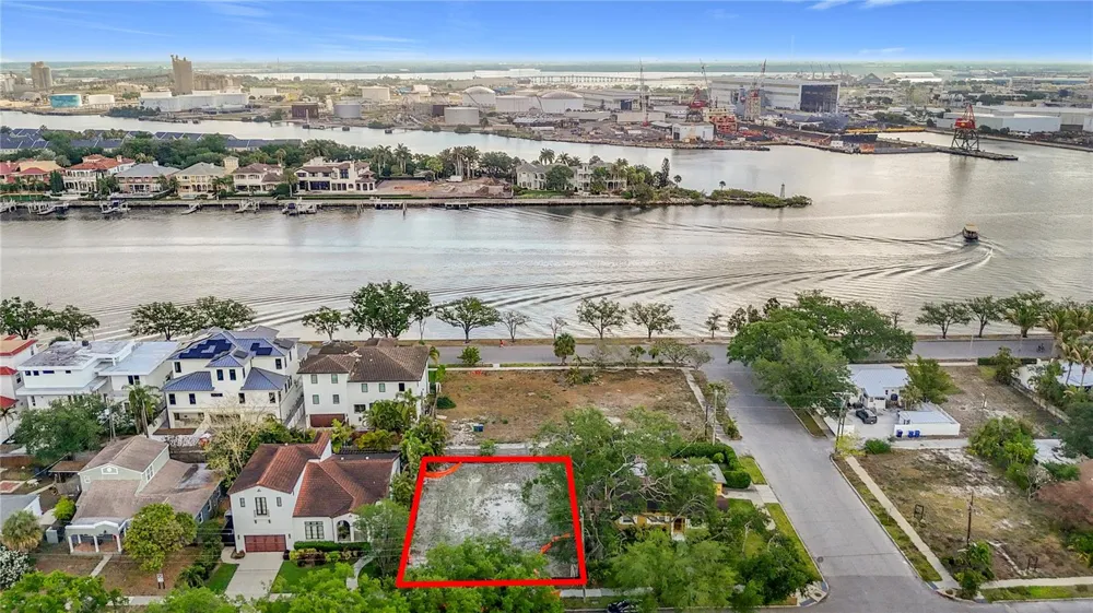329 COLUMBIA DRIVE Tampa, FL 33606
