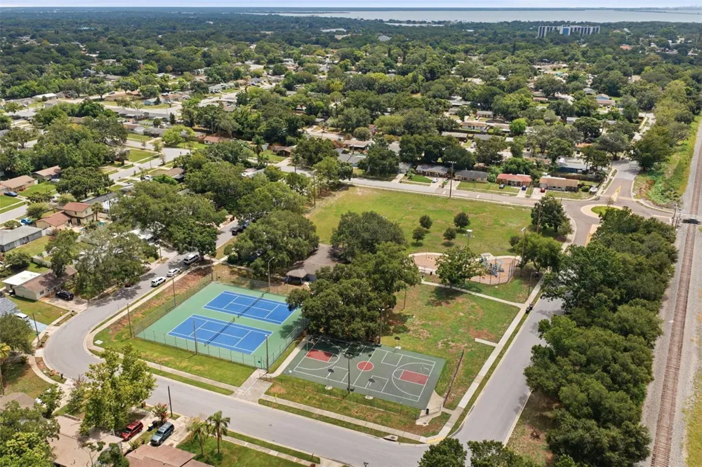 2804 APPLEWOOD DRIVE Clearwater, FL 33759