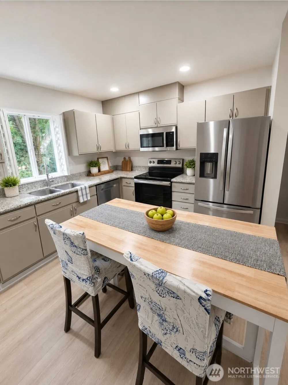 4016 7th Street SW #A106 Puyallup, WA 98373