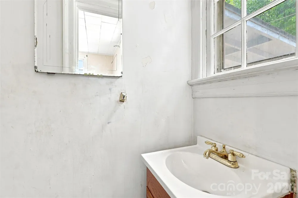 704 Washington Street Shelby, NC 28150