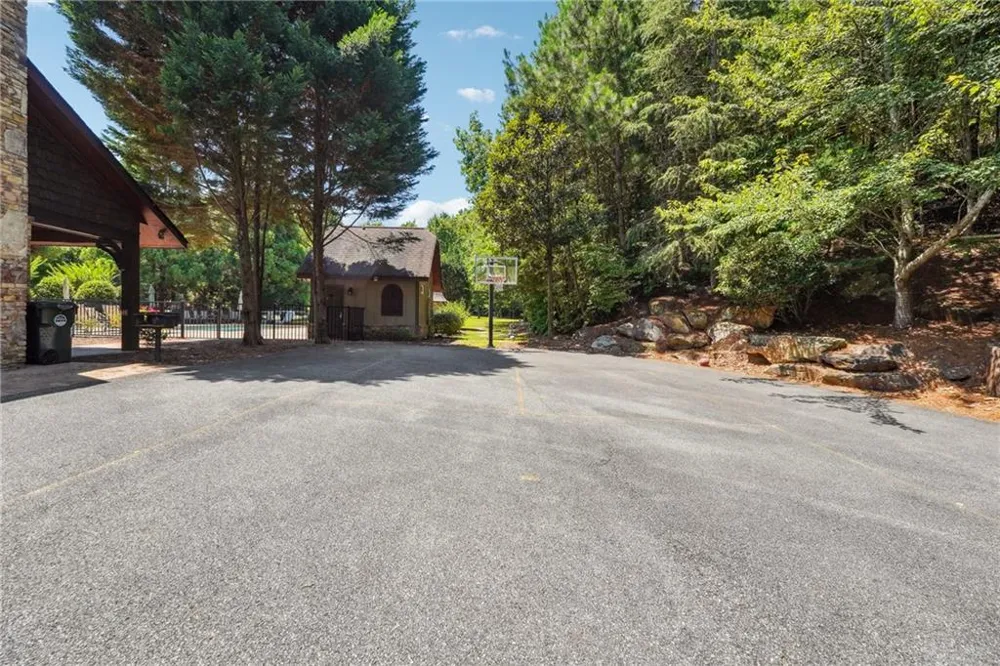 108 Somerset Lane Cartersville, GA 30121