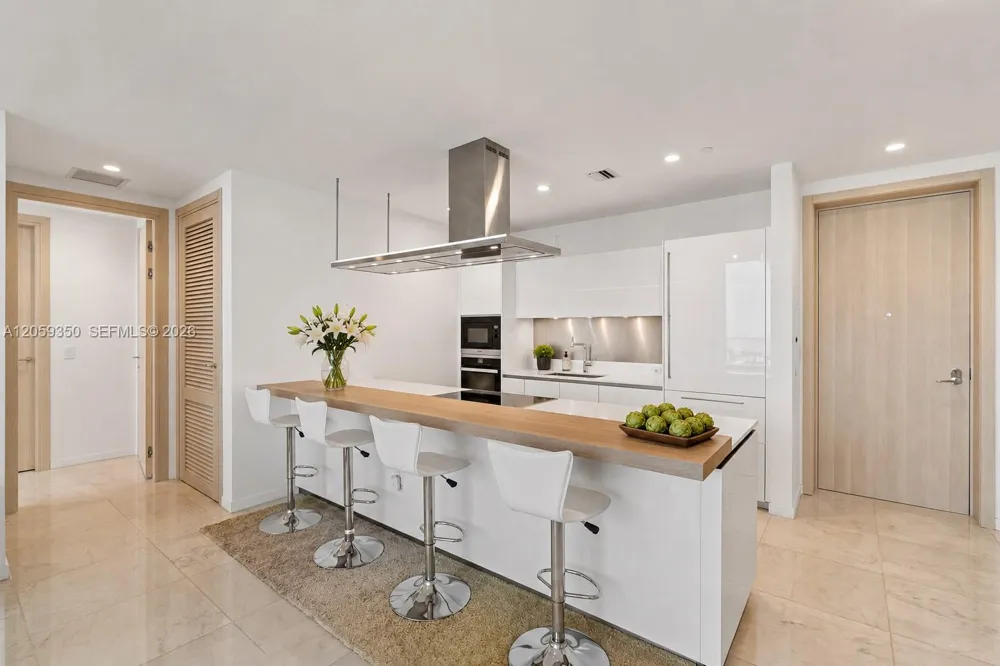 1000 Brickell #PH6106 Miami, FL 33131