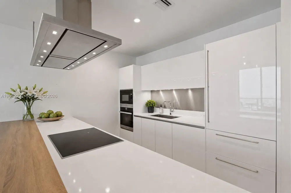 1000 Brickell #PH6106 Miami, FL 33131