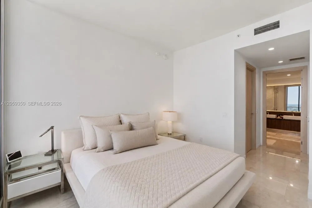1000 Brickell #PH6106 Miami, FL 33131