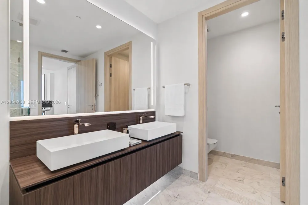 1000 Brickell #PH6106 Miami, FL 33131
