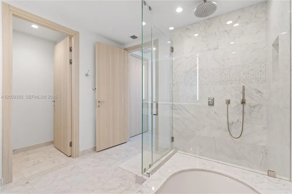 1000 Brickell #PH6106 Miami, FL 33131