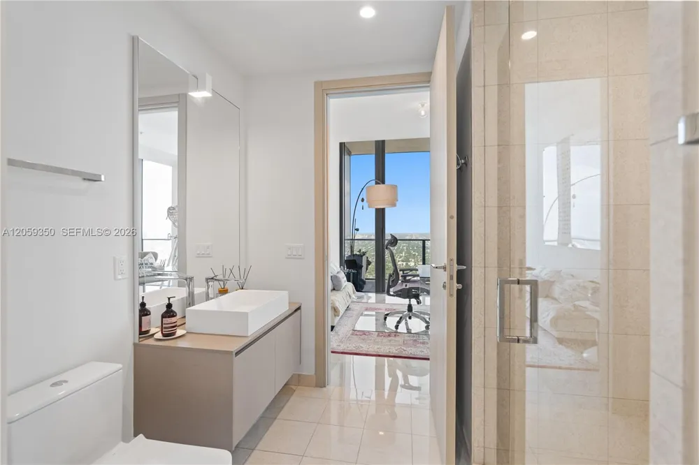 1000 Brickell #PH6106 Miami, FL 33131
