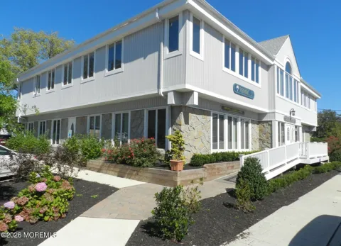 27 Beach Road #7