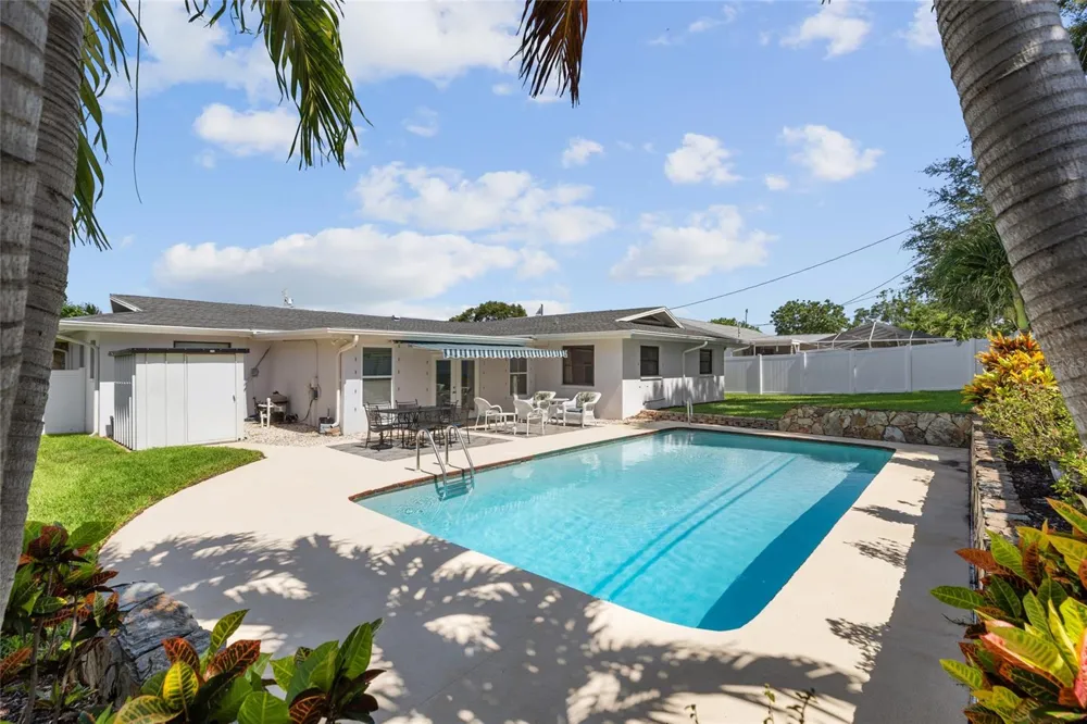 6249 HILLSIDE AVENUE Seminole, FL 33772