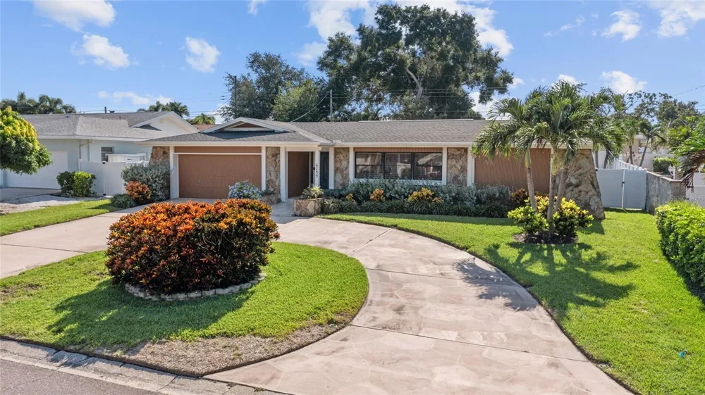 6249 HILLSIDE AVENUE Seminole, FL 33772