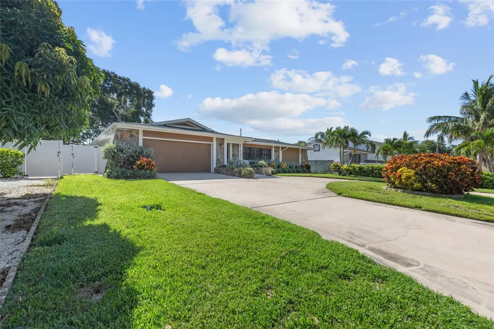 6249 HILLSIDE AVENUE Seminole, FL 33772