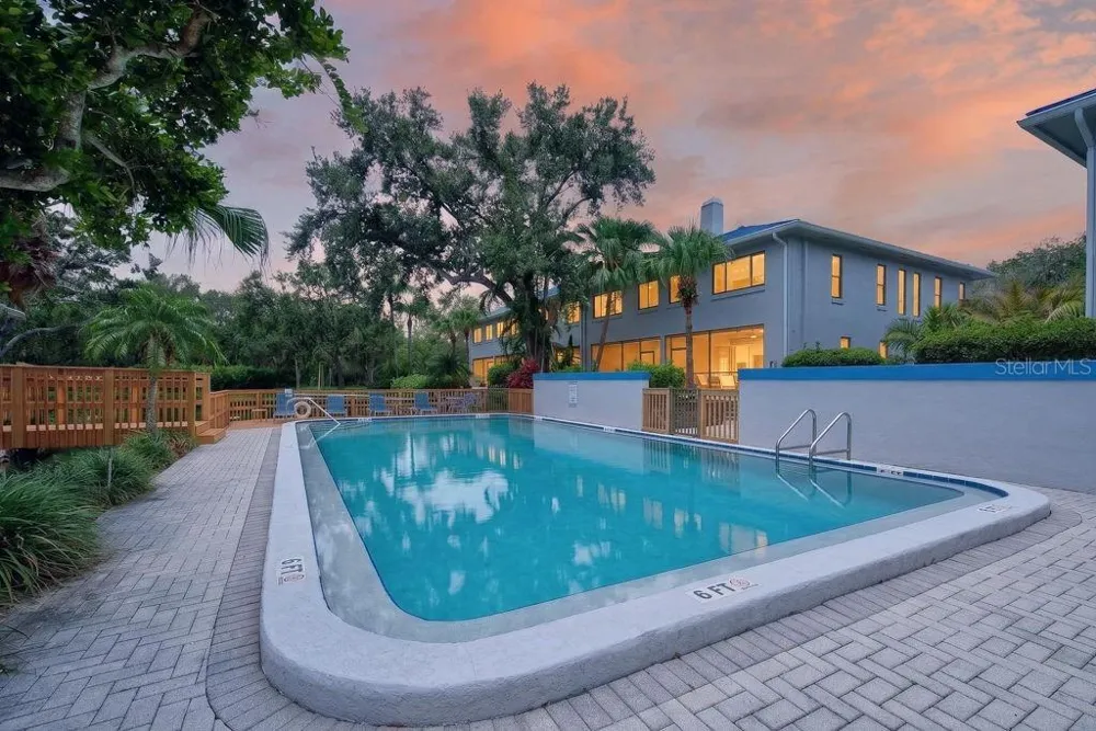 1672 WATERMARK CIRCLE NE St Petersburg, FL 33702