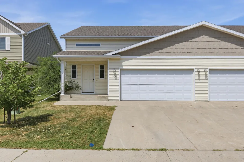 1224 S Beach Way West Fargo, ND 58078