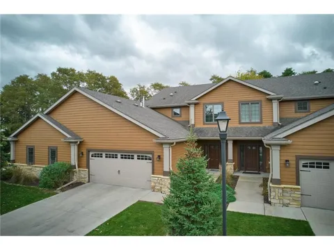 558 Panorama Circle NW