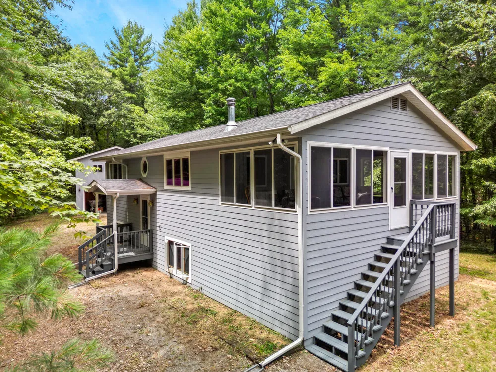 3283 S Spruce Avenue White Cloud, MI 49349