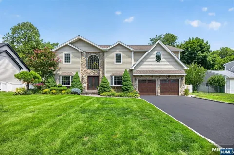 33 Crestwood Drive