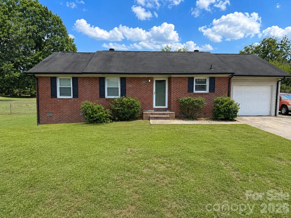 1507 Dallas Cherryville Highway Dallas, NC 28034