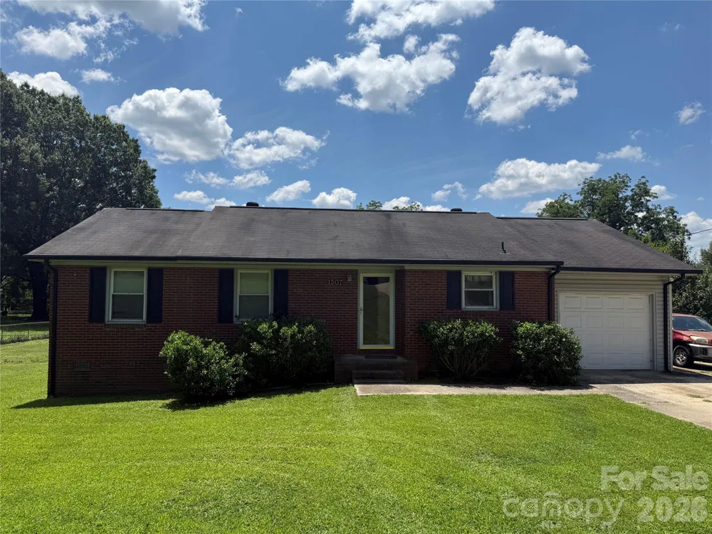 1507 Dallas Cherryville Highway Dallas, NC 28034