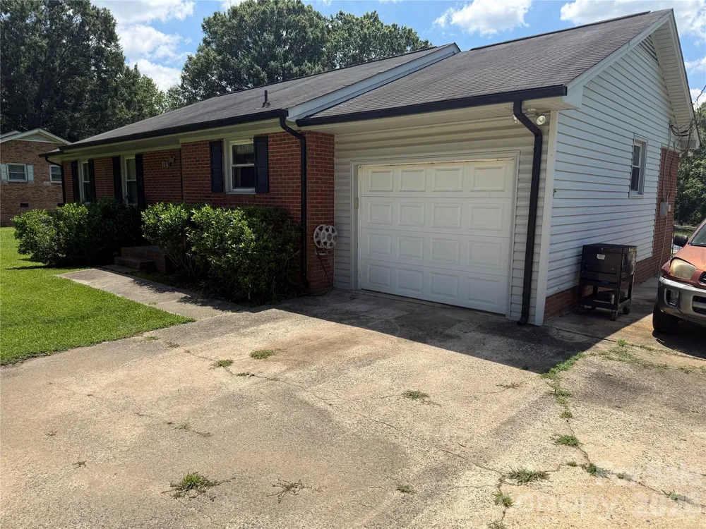1507 Dallas Cherryville Highway Dallas, NC 28034