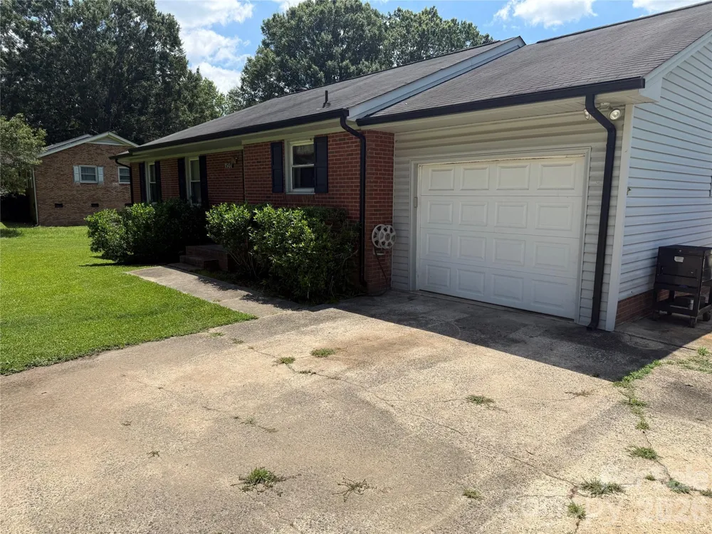 1507 Dallas Cherryville Highway Dallas, NC 28034
