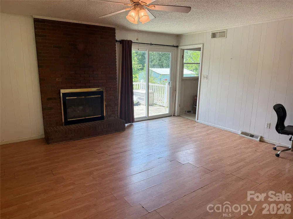 1507 Dallas Cherryville Highway Dallas, NC 28034